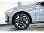 Volvo XC60 T6 Plug-in hybrid AWD Ultra Dark | Stoelverwarming | Electrische wegklapbare trekhaak | Head-Up Display | Adaptive Cruise Control | 360° Parkeercamera | Parkeersensoren voor + achter | Premium Audio by Harman Kardon