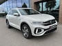 Volkswagen T-Roc 1.5 TSI 150pk DSG R-Line | Camera | Keyless | Elek. Achterklep | Dode hoek | Rijklaar incl. 1 jaar Bovag garantie