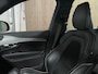 Volvo XC90 T8 AWD Recharge R-Design Long Range Trekhaak | 455pk | Adaptieve Cruise Control | Stoel en Stuurwielverwarming | Parkeercamera | Full LED Meesturende koplampen | Pilot Assist | BLIS Dode Hoek Detectie | Elektrische voorstoelen geheugen | Leder Alcantara R-Design Contour stoelen wit stiksel met bies | Zitting verlenging voorstoelen | Lederen dashboard | 20 Inch | Keyless Drive | Parkeersensoren voor+achter | Elektrisch bedienbare achterklep | Geïntegreerde zongordijnen achterportieren | Verlichte instaplijsten | 7-Persoons | 4-Zone Climate Control | DAB Radio | Apple Carplay/Android Auto | Volvo On Call met mobiele App functie | Onyx Black Metallic |