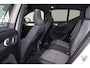 Volvo XC40 T5 Recharge Plus Dark - Panorama/schuifdak - IntelliSafe Assist - Harman/Kardon audio - Parkeercamera achter - Parkeersensoren voor & achter - Elektr. bedienb. voorstoelen met geheugen links - Draadloze tel. lader - Extra getint glas - 19' LMV