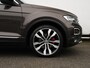 Volkswagen T-Roc 2.0 TSI 4Motion Sport 190 pk | Panoramadak | Trekhaak | Leder | Camera | Stuur- en stoelverwarming | LED | Digitaal dashboard | Adaptieve cruise control | 19 inch Suzuka