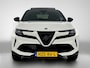 Alfa Romeo Junior Q4 1.2 Hybrid Ibrida 145pk Automaat | Climate Control | Navigatie | Adaptieve Cruise Control | Spiga/Lederen Bekleding | Elektrisch Verstelbare Bestuurdersstoel | Schuif/Kanteldak | Achteruitrijcamera | Elektrisch Bedienbare Achterklep | Dodehoek Detectie | Keyless Entry/Start | Verwarmbare Voorstoelen | 18" Lichtmetalen Velgen | LED | Apple Carplay/Android Auto |