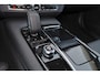 Volvo V90 T6 Recharge AWD Plus Bright - Luchtvering - IntelliSafe Assist & Surround - 360º Camera - Harman/Kardon audio - Adaptieve LED koplampen - Verwarmde voorstoelen, stuur & achterbank - Parkeersensoren voor & achter - Elektr. bedienb. voorstoelen met geheugen - Extra getint glas - 19' LMV