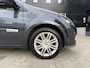 Renault Clio 1.4-16V Rip Curl / Panorama / Trekhaak / Airco / Lichtmetaal