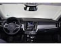 Volvo V90 T8 Recharge AWD Ultra Dark - Luchtvering - Panorama/schuifdak - IntelliSafe Assist & Surround - 360º Camera - Harman/Kardon audio - Adaptieve LED koplampen - Verwarmde voorstoelen, stuur & achterbank - Parkeersensoren voor & achter - Elektr. bedienb. voorstoelen met geheugen - Head up display - Extra getint glas - 19' LMV
