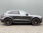 Porsche Macan BWJ 2016 3.6 Turbo 400 PK AKRAPOVIC / CARBON PAKKET / SCHUIF PANO / MEMORY STOEL / BOSE / LEDER / STOELVERW. + VENT. / NAVI / CLIMA / CRUISE / FULL LED /