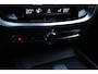Volvo V60 B4 Automaat Momentum Business | Verwarmbare voorstoelen | Lederen bekleding | Verwarmbaar stuurwiel | Verwarmbare voorruit | Achteruitrijcamera | 17 inch Lichtmetalen velgen