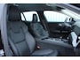Volvo V60 B4 Automaat Momentum Business | Verwarmbare voorstoelen | Lederen bekleding | Verwarmbaar stuurwiel | Verwarmbare voorruit | Achteruitrijcamera | 17 inch Lichtmetalen velgen
