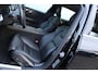 Volvo V60 B4 Automaat Momentum Business | Verwarmbare voorstoelen | Lederen bekleding | Verwarmbaar stuurwiel | Verwarmbare voorruit | Achteruitrijcamera | 17 inch Lichtmetalen velgen