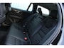 Volvo V60 B4 Automaat Momentum Business | Verwarmbare voorstoelen | Lederen bekleding | Verwarmbaar stuurwiel | Verwarmbare voorruit | Achteruitrijcamera | 17 inch Lichtmetalen velgen