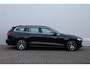 Volvo V60 B4 Automaat Momentum Business | Verwarmbare voorstoelen | Lederen bekleding | Verwarmbaar stuurwiel | Verwarmbare voorruit | Achteruitrijcamera | 17 inch Lichtmetalen velgen