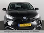 Toyota Yaris 1.5 HYBRID DYNAMIC 1e EIG. GARANTIE 8-2033 AUTOMAAT .CARPLAY NAVIGATIE . CAMERA . STOELVERWARMING . APPLE CARPLAY & ANDROID AUTO.