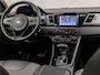 Kia Niro 1.6 GDi Hybrid Dynamic 142Pk Automaat (APPLE CARPLAY, NAVIGATIE, CAMERA, LEDER, CLIMATE, TREKHAAK, SPORTSTOELEN, PARKEERSENSOREN, CRUISE, LANE ASSIST, NIEUWE APK, NIEUWSTAAT)