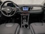 Kia Niro 1.6 GDi Hybrid Dynamic 142Pk Automaat (APPLE CARPLAY, NAVIGATIE, CAMERA, LEDER, CLIMATE, TREKHAAK, SPORTSTOELEN, PARKEERSENSOREN, CRUISE, LANE ASSIST, NIEUWE APK, NIEUWSTAAT)