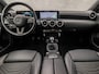 Mercedes-Benz A-klasse 160 Sport (APPLE CARPLAY, GROOT NAVI, CAMERA, LEDER, SPORTSTOELEN, PARKEERSENSOREN, LANE ASSIST, ZWART HEMEL, NIEUWSTAAT)