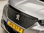 Peugeot 2008 1.2 PureTech Allure Sport Automaat (APPLE CARPLAY, NAVIGATIE, CLIMATE, 360 CAMERA, LEDER, SPORTSTOELEN, GETINT GLAS, ZWART HEMEL, CRUISE, NIEUWSTAAT)