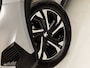 Peugeot 2008 1.2 PureTech Allure Sport Automaat (APPLE CARPLAY, NAVIGATIE, CLIMATE, 360 CAMERA, LEDER, SPORTSTOELEN, GETINT GLAS, ZWART HEMEL, CRUISE, NIEUWSTAAT)