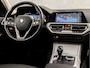 BMW 3-Serie 320i Sportline 184Pk Automaat (SCHUIFDAK, APPLE CARPLAY, GROOT NAVI, GETINT GLAS, SPORTSTOELEN, PARKEERSENSOREN, LIVE COCKPIT, NIEUWSTAAT)