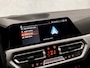 BMW 3-Serie 320i Sportline 184Pk Automaat (SCHUIFDAK, APPLE CARPLAY, GROOT NAVI, GETINT GLAS, SPORTSTOELEN, PARKEERSENSOREN, LIVE COCKPIT, NIEUWSTAAT)