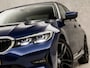BMW 3-Serie 320i Sportline 184Pk Automaat (SCHUIFDAK, APPLE CARPLAY, GROOT NAVI, GETINT GLAS, SPORTSTOELEN, PARKEERSENSOREN, LIVE COCKPIT, NIEUWSTAAT)
