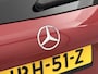 Mercedes-Benz B-klasse 250 e AMG Plug-In Hybride | Achteruitrijcamera | Multispaaks Velgen | Distronic | Sfeerverlichting | Nightpakket | Inclusief 24 maanden MB Certified garantie voor Europa.
