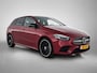 Mercedes-Benz B-klasse 250 e AMG Plug-In Hybride | Achteruitrijcamera | Multispaaks Velgen | Distronic | Sfeerverlichting | Nightpakket | Inclusief 24 maanden MB Certified garantie voor Europa.