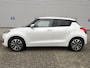 Suzuki Swift 1.2 Stijl Smart Hybrid | Trekhaak | Climate Control | Adaptieve Cruise Control | Apple Carplay & Android Auto | Meest Luxe Uitvoering