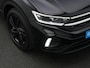 Volkswagen T-Roc 1.5 TSI 150 pk DSG R-Line | Panoramadak | Trekhaak | IQ Light | Stuur-/stoelverwarming | Achteruitrijcamera | Navigatie