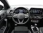 Volkswagen T-Roc 1.5 TSI 150 pk DSG R-Line | Panoramadak | Trekhaak | IQ Light | Stuur-/stoelverwarming | Achteruitrijcamera | Navigatie