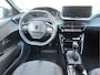 Peugeot 208 100 Pk Benzine * Allure * * Lichtmetalen Velgen * Dab Radio * Apple Carplay / Android Auto * Climate & Cruise Control * Parkeersensoren * Vingerhoets; Vierde generatie Eersteklas Service !