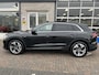 Audi E-tron 50 quattro edition 71 kWh / AUTOMAAT/ PANO / LUCHTVERING/ TREKHAAK/ SMARTPHONE INTERFACE/ ELEK. KLEP/ STOEL VERWARM./ PARK.SENSOR.V+A./ CAMERA V+A/ ACC/ KEYLESS/ DRIVE SELECT/ NAVI/ LED/ DAB/ CLIMA/ ISOFIX/ 20'' LMV