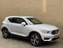 Volvo XC40 1.5 T4 Recharge 211pk Inscription | Leder | Adaptieve cruise | Pilot assist | Lane assist | Wegklapbare trekhaak | Navigatie | Apple CarPlay | LED | DAB | Elektrische achterklep | Stoelverwarming | Zwarte hemelbekleding