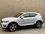 Volvo XC40 1.5 T4 Recharge 211pk Inscription | Leder | Adaptieve cruise | Pilot assist | Lane assist | Wegklapbare trekhaak | Navigatie | Apple CarPlay | LED | DAB | Elektrische achterklep | Stoelverwarming | Zwarte hemelbekleding