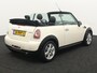 MINI Cooper Mini Cabrio 1.6 Chili De Mini Cabrio 1.6 Cooper Chili uit 2011 is een stijlvolle en sportieve auto die rijplezier perfect combineert met karakter. Dankzij het tijdloze Mini-design en het elektrisch bedienbare cabr Airco auto, Bandenspanningscontrolesysteem, Boordcomputer, Elektronisch Stabiliteits Programma, Elektronische remkrachtverdeling, Parkeersensor achter, Stuurwiel multifunctioneel
