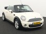 MINI Cooper Mini Cabrio 1.6 Chili De Mini Cabrio 1.6 Cooper Chili uit 2011 is een stijlvolle en sportieve auto die rijplezier perfect combineert met karakter. Dankzij het tijdloze Mini-design en het elektrisch bedienbare cabr Airco auto, Bandenspanningscontrolesysteem, Boordcomputer, Elektronisch Stabiliteits Programma, Elektronische remkrachtverdeling, Parkeersensor achter, Stuurwiel multifunctioneel