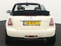 MINI Cooper Mini Cabrio 1.6 Chili De Mini Cabrio 1.6 Cooper Chili uit 2011 is een stijlvolle en sportieve auto die rijplezier perfect combineert met karakter. Dankzij het tijdloze Mini-design en het elektrisch bedienbare cabr Airco auto, Bandenspanningscontrolesysteem, Boordcomputer, Elektronisch Stabiliteits Programma, Elektronische remkrachtverdeling, Parkeersensor achter, Stuurwiel multifunctioneel