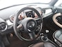MINI Cooper Mini Cabrio 1.6 Chili De Mini Cabrio 1.6 Cooper Chili uit 2011 is een stijlvolle en sportieve auto die rijplezier perfect combineert met karakter. Dankzij het tijdloze Mini-design en het elektrisch bedienbare cabr Airco auto, Bandenspanningscontrolesysteem, Boordcomputer, Elektronisch Stabiliteits Programma, Elektronische remkrachtverdeling, Parkeersensor achter, Stuurwiel multifunctioneel