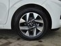 Hyundai i10 1.0 Comfort Smart 5-zits Automaat / Fabrieksgarantie tot 04-2030 / Dealer onderhouden / Apple Carplay Android Auto / Achteruitrijcamera / Airco / Cruise control / Parkeersensoren achter / Navigatie /