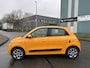 Renault Twingo 1.0i SCe Collection 75 PK. Slechts 13.000 KM !!! Gewoon een nieuwe auto !!