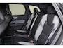 Volvo XC60 T6 Recharge AWD Plus Black Edition - Panorama/schuifdak - IntelliSafe Assist & Surround - 360º Camera - Harman/Kardon audio - Adaptieve LED koplampen - Verwarmde voorstoelen, stuur & achterbank - Parkeersensoren voor & achter - Elektr. bedienb. voorstoelen met geheugen - Draadloze tel. lader - Extra getint glas - Elektr. inklapbare trekhaak - 21' LMV