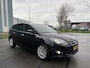 Ford Focus Wagon 1.0i EcoBoost Titanium 101 PK. Prachtige en zuinige auto van de tweede eigenaar !!! Distributieriem en waterpomp vervangen bij 147.000 KM !!
