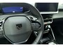 Peugeot 2008 1.2 Hybrid 145 Allure | Climate & Cruise Control | Parkeersensoren voor + achter | AppleCarplay/Android Auto |