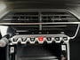 Peugeot 2008 1.2 Hybrid 145 Allure | Climate & Cruise Control | Parkeersensoren voor + achter | AppleCarplay/Android Auto |