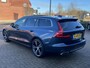 Volvo V60 2.0 B3 INSCRIPTION Trekhaak Panoramadak Harman Kardon Audio Navi Pilot Assist ACC Blis Leder Elek Stoel Carplay Getint Glas Automaat MHEV NL Auto 1e Eigenaar "Orrefors" Kristal Pook