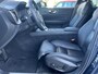 Volvo V60 2.0 B3 INSCRIPTION Trekhaak Panoramadak Harman Kardon Audio Navi Pilot Assist ACC Blis Leder Elek Stoel Carplay Getint Glas Automaat MHEV NL Auto 1e Eigenaar "Orrefors" Kristal Pook