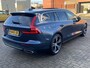 Volvo V60 2.0 B3 INSCRIPTION Trekhaak Panoramadak Harman Kardon Audio Navi Pilot Assist ACC Blis Leder Elek Stoel Carplay Getint Glas Automaat MHEV NL Auto 1e Eigenaar "Orrefors" Kristal Pook
