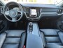 Volvo V60 2.0 B3 INSCRIPTION Trekhaak Panoramadak Harman Kardon Audio Navi Pilot Assist ACC Blis Leder Elek Stoel Carplay Getint Glas Automaat MHEV NL Auto 1e Eigenaar "Orrefors" Kristal Pook