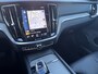 Volvo V60 2.0 B3 INSCRIPTION Trekhaak Panoramadak Harman Kardon Audio Navi Pilot Assist ACC Blis Leder Elek Stoel Carplay Getint Glas Automaat MHEV NL Auto 1e Eigenaar "Orrefors" Kristal Pook