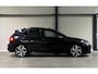 Volkswagen Golf 1.5 eTSI R-Line Pano Carplay Sfeer IQ Light
