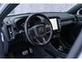 Volvo XC40 Recharge P8 AWD R-Design | Stoel- / Stuurverwarming | Schuif- / Kanteldak | 360 Camera | Harman Kardon Audio | Dodehoekdetectie | Adaptive Cruise Control | Keyless Entry |
